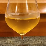 虹吉 - お飲み物②茉莉花杉林渓茶(台湾・南投産)
      杉林渓烏龍茶葉を茉莉花で香り付けしたもの
      茉莉花が香る澄んだ味わいの烏龍茶です