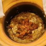 虹吉 - ⑤渡り蟹(愛媛県四阪島産、雌、750g)のリゾット、渡り蟹の蟹味噌&内子載せ
      冬の終わりの渡り蟹は極めて稀少、越冬もの
      本来、南方系の回遊する蟹なので暖かくなってから瀨戸内海へやってきます