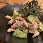 ヒルニネル - アボガドと蒸し鶏のわさびしょうゆ和え