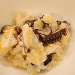 虹吉 - ⑨真蛸(愛媛県四阪島産、雌)の海水で磨いだ米(新之助、新潟県産)を炊いたリゾット
      海水で磨ぐのが蛸飯の流儀、釣船は全てそう
      コレなに？お米だけ食べても真蛸の味がしますし、真蛸の香りも旨みも極上です