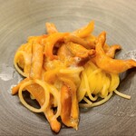 虹吉 - ②赤貝(愛媛県四阪島産)の冷製フェデリーニ
      やはり香りが素晴らしい、コリッと弾力のある食感、爽やかな甘みのある旨み、仄かな苦味
      冷製だからこそ活きる味わい、これまで食べた赤貝でもベストだと思います