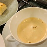虹吉 - ⑥海水茹で葦海老(愛媛県愛媛大島産)&葦海老(愛媛県愛媛大島産)のビスクスープ&炭火炙りバゲット
      軽やかな味わい葦海老だと濃厚なのに恐ろしいほど軽やかで美味し過ぎて震えてしまう