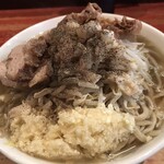 ラーメン二郎 - 無料トッピングはニンニクマシマシ・アブラマシ。