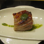 鮨旬美西川 - 焼物：こんがりと焼かれた塩釜の本鮪の味噌漬けの上に 綺麗なグリーンが印象的な木の芽味噌が添えられています。脂ののりが素晴らしいですネ！