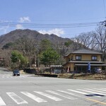 やみぞ蕎麦 しらたき - 国道１２１号と県道１９号線の交差点に面しています