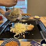 月島もんじゃ・お好み焼き てっぱん - 目に前で調理もんじゃ編