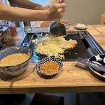 月島もんじゃ・お好み焼き てっぱん - 目に前で調理もんじゃ編