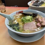 ラーメン山岡家 - 料理写真:醤油ラーメンメガ盛り（3玉）＋コロチャーシュ