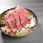焼肉と薬膳 味ノ輪 - A5ランク山形雪降り和牛【肩サンカク】