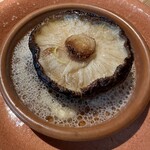 レスピラシオン - 椎茸のと115は厚さが1.5センチあります！下には月の輪熊のバラ肉のラグーが敷いてあり、ペシャメルソースを燻製にして繋ぎに。これはこの日の一等賞！素晴らしい✨✨