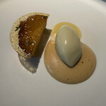 レスピラシオン - 桜アイスを黒糖とカルバドスのソース、サバイヨンソースで。紅はるかはカラメリゼしてありました。