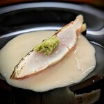 Nijikichi - 炭火焼き縞鯵　跳ね返る弾力はいつも以上の力強さ。脂の乗りもあり、薫り高い島根の山葵をたっぷりつけて頂きます。無くなるのが惜しいけど、4口で蒸発しました。