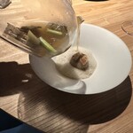 レスピラシオン - 加賀蓮根のボールにお出汁を。