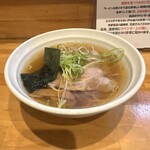 大阪麺哲 - 醤油(900円、斜め上から)