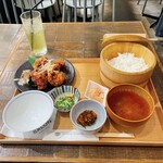 サロン ギンザサボウ - 【信玄鶏の唐揚げ定食】(¥1500)+【かりがね茶 山笑う】(¥650)