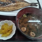 四日市ヒモノ食堂 - 味噌汁と漬物