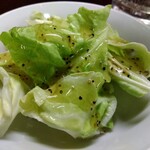 鶴亀 - お通し(塩ダレキャベツ) 200円(税込)(2024年4月4日撮影)