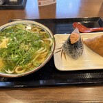 丸亀製麺 - おにぎり、いなり各　150円