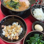 豚骨醤油ラーメン 王道家 - 