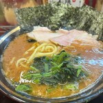 豚骨醤油ラーメン 王道家 - 