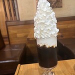 タナカ - 
✧ウインナー珈琲(550えん)【税込価格】
✨.ﾟ･*..☆.｡.:
そびえ立つモコモコクリ－厶は甘さ控えめ
全くクドさ無くあっという間にぺろり(⋈◍＞◡＜◍)。✧♡