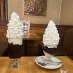 タナカ - 【左】
✧ウインナー珈琲(550えん)【税込価格】
【右】
✧ウインナー珈琲ゼリーバニラ(950えん)✨.ﾟ･*..☆.｡.:*✨.☆.｡.:.+*:ﾟ+｡✨.ﾟ･*..☆.｡.:*✨