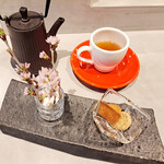 Global French Kitchen 雫 - ルイボスティーとミニャルディーズ