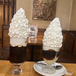 タナカ - 【左】
✧ウインナー珈琲(550えん)【税込価格】
【右】
✧ウインナー珈琲ゼリーバニラ(950えん)✨.ﾟ･*..☆.｡.:*✨.☆.｡.:.+*:ﾟ+｡✨.ﾟ･*..☆.｡.:*✨