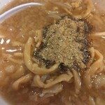 ラーメン荘 ヤマロク - ラーメン990円無料魚粉(2024.3.15)