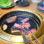 焼肉ヌルボンガーデン - 息子たちは最後までお肉を焼く