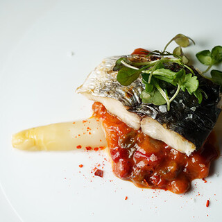 BiXiGARRi - 料理写真:石巻産鰆の炭火焼き　ホワイトアスパラとピぺラード