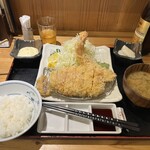 241496757 - ロースコンビ　豚汁を添えて