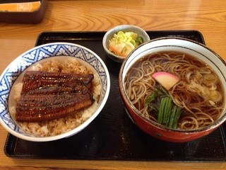 Nambuyashiki - はっ？ご飯が冷たいうな丼…初めて。