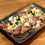 吟の利久 - 仙台牛タンの葱まみれポン酢