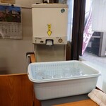 加賀 - お水はセルフで。