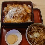 あかし庵 - 料理写真:かつ丼（上）温そば付