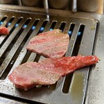 焼肉 幸 - 焼けるのが待ち遠しい！！