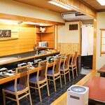 天富良 天露 - 店内全体