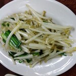 鶴亀 - ニラともやし炒め 350円(税込)(2024年3月16日撮影)