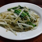 鶴亀 - ニラともやし炒め 350円(税込)(2024年3月16日撮影)