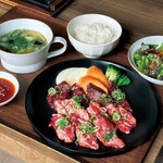 [Kalbi, Loin, and Skirt Steak] 3-piece Yakiniku (Grilled meat) Set