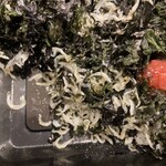 山本山 ふじヱ茶房 - 弁当左側を掘り起こすと、じゃこ＋オリーブオイル、焼き塩感。美味しい。