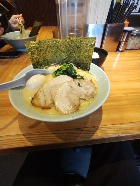 横浜家系ラーメン 魂心家 船橋店 (コンシンヤ) - 京成船橋 横浜家系ラーメン 魂心家 船橋店 (コンシンヤ) - 京成船橋