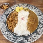 みわCurry - 鳥手羽のネパール風・鶏ごぼうキーマのあいがけ♪