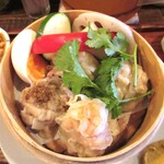 Shuumairumba - 焼売定食：肉焼売、海老焼売、山椒焼売、野菜、茹で卵（1/2）