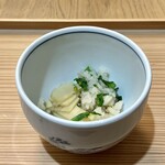 佐とう - 一口だけいただきました✨ほろ苦い菜の花、筍の食感、帆立の旨みが詰まった薄味仕立ての炊き込みご飯、絶品です。