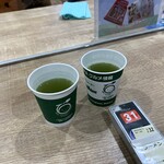 佐野サービスエリア(上り線) フードコート - 出来上がるまで無料のお茶を