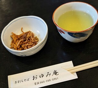 Oyumian - まず、お茶と手打ちそばの切れ端 ( 言い方がわからんww ) を揚げた、揚げ蕎麦