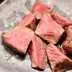居酒屋 都 - 牛ランプ肉のレアステーキ