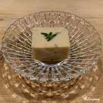 御料理 寺沢 - 豆乳と白餡と木の芽の寒天寄せ